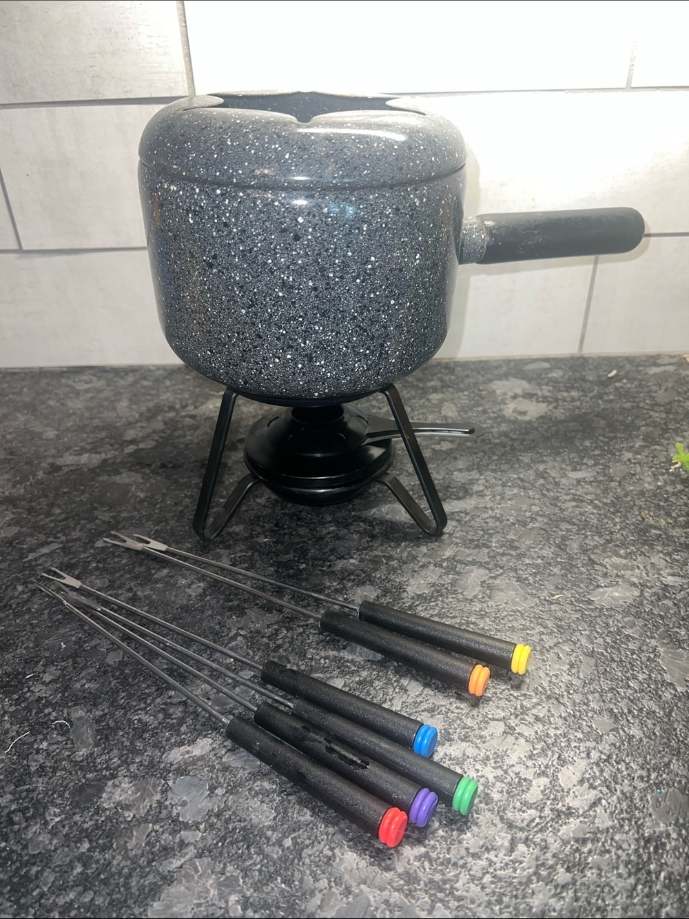 Black speckled enamel vintage fondue pot. Forks for 6. Excellent condition